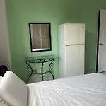 Habitacion Amplia Con Bano Privado En Apartamento Familiar